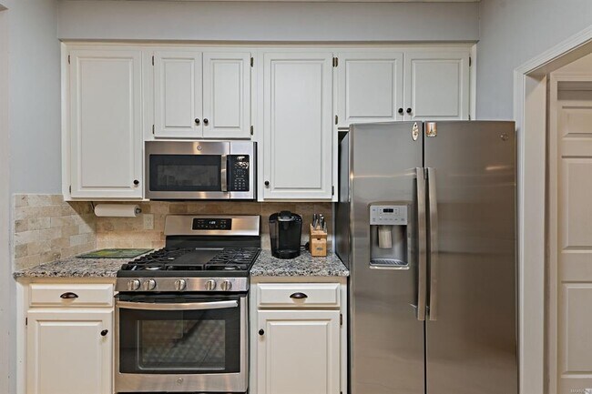 Building Photo - 905 Running Brook Dr