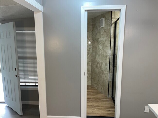 Building Photo - 9995 SE 170th Pl