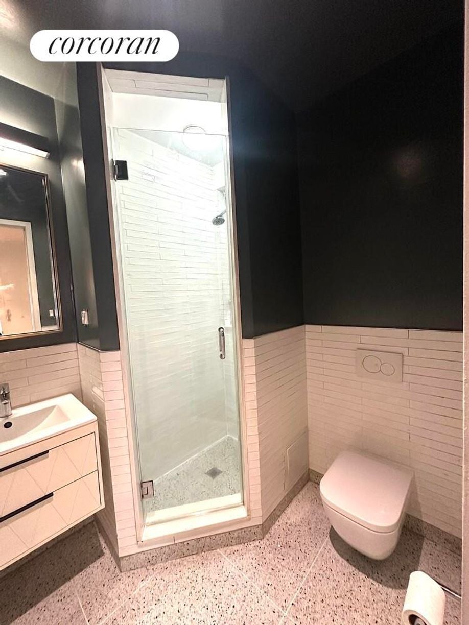 Building Photo - 324 W 47th St