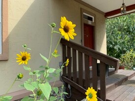 Building Photo - 905 Prospect Ave