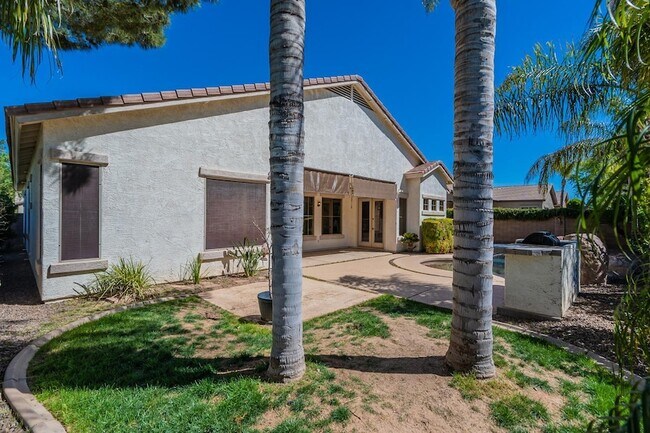 Building Photo - 3423 E Page Ave