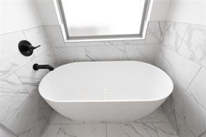 Building Photo - 8233 Mountain Oak Dr