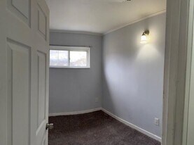 Building Photo - 639 3rd St