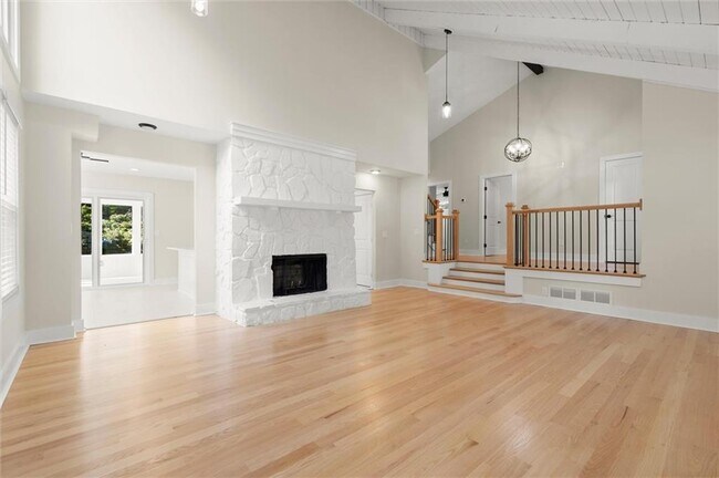 Building Photo - 404 Way Bridge Ct NE
