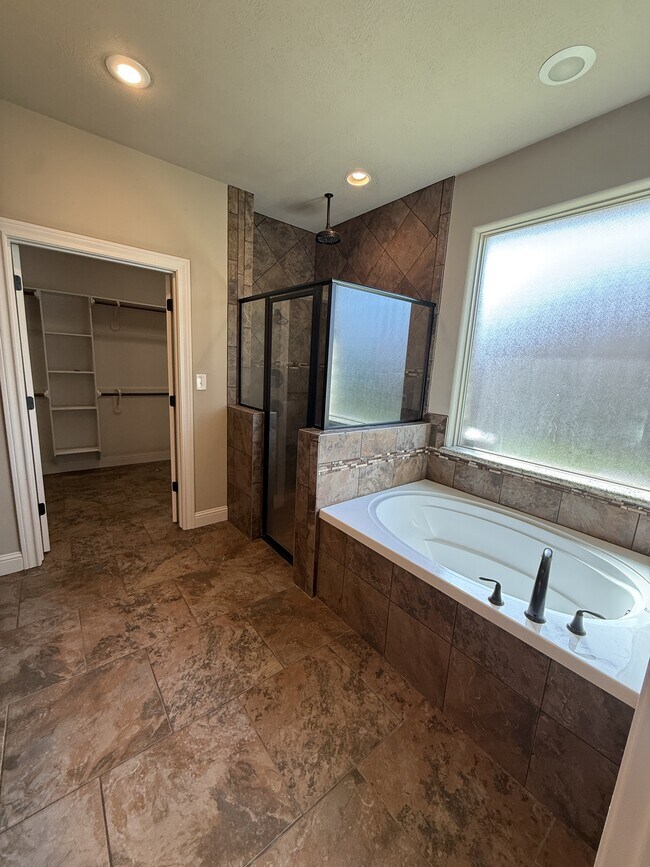 Building Photo - 6645 Jasper Cir