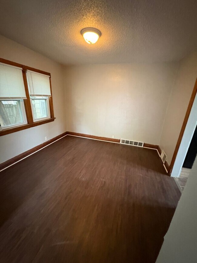 Building Photo - 3 Bedroom 1 Bathroom Single Family Home