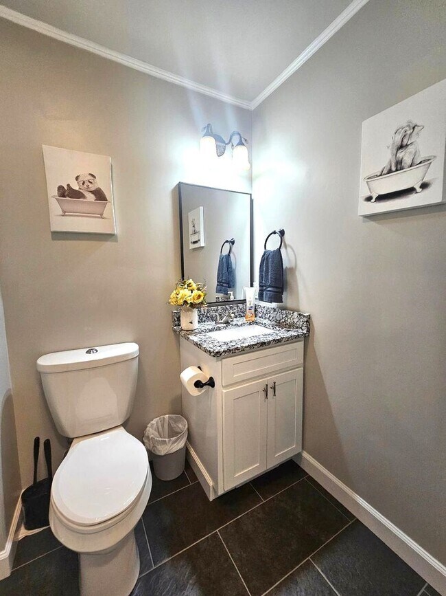 Building Photo - 3 Bedroom home minutes from Prisma Health and Downtown Greenville