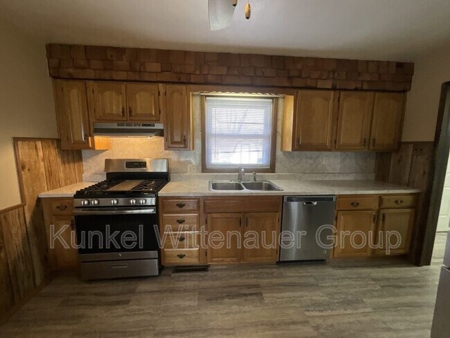 Building Photo - 111 Kassing Ave