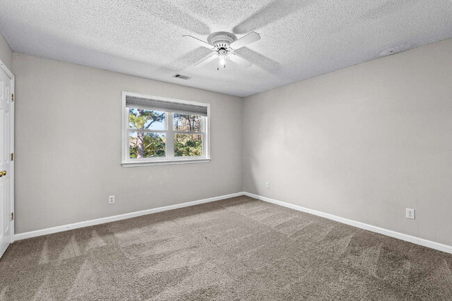 Building Photo - Three Bedroom Rental directly next to Arnall Middle School