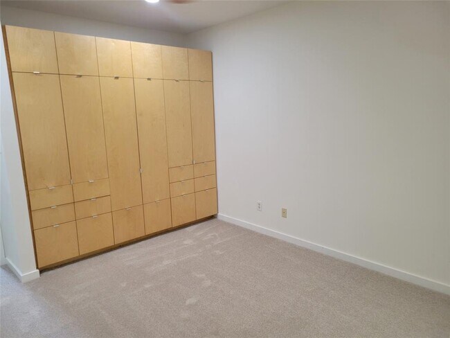 Building Photo - 6118 Hamman St