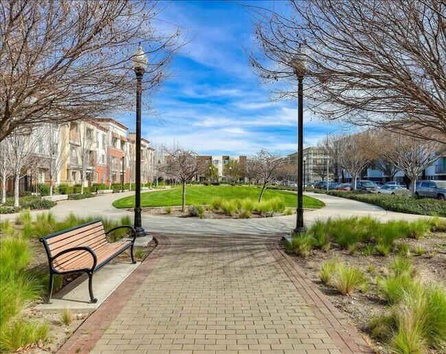 Building Photo - 890 White Moonstone Loop