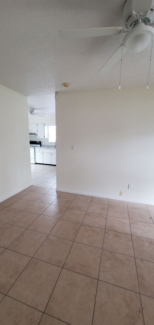 Building Photo - Three Bedroom with Bonus Room