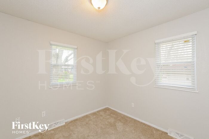 Building Photo - 11931 Smalley Ave