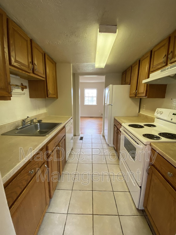 Building Photo - 2331 McClellan Ct