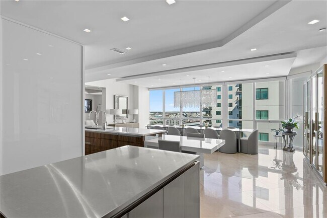 Building Photo - 450 Knights Run Ave