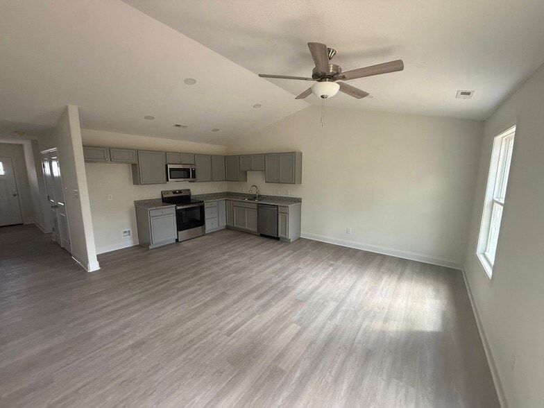 Building Photo - 7323 Woodpecker Way