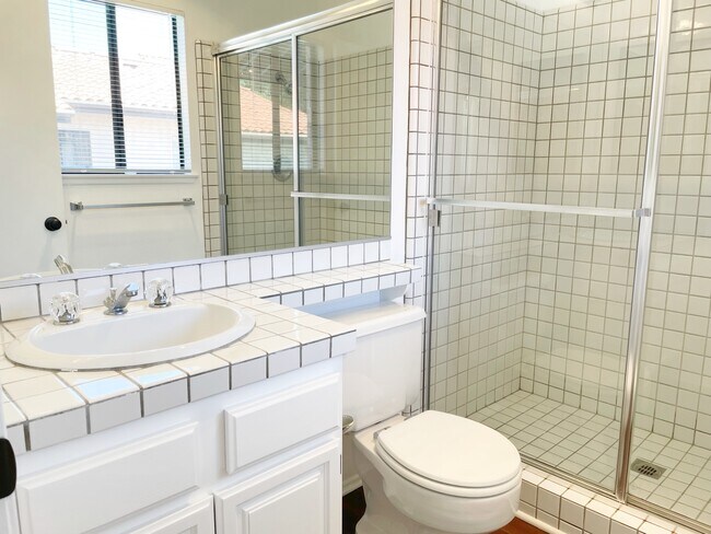Building Photo - 1450 Palisades Dr