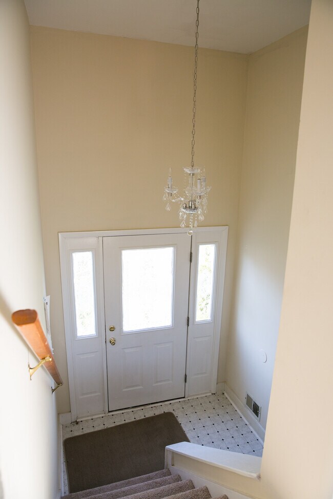 Entryway - 244 Vollmer Pkwy