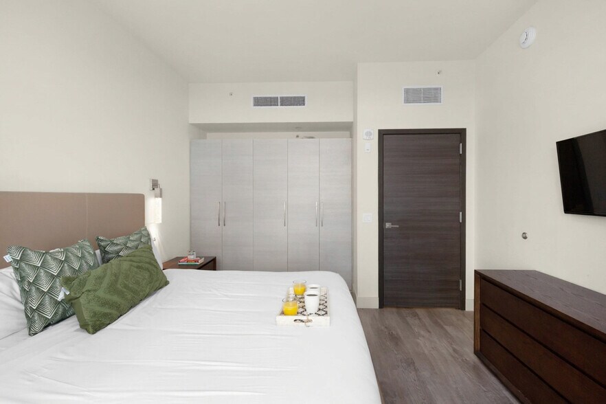 Building Photo - 777 N Ocean Dr