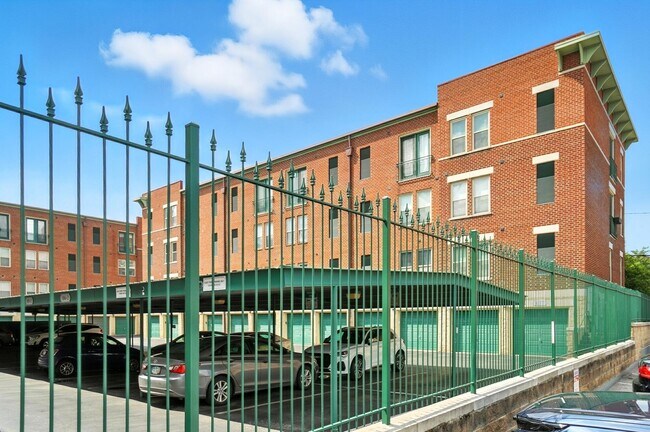 Building Photo - 121 E Noble St