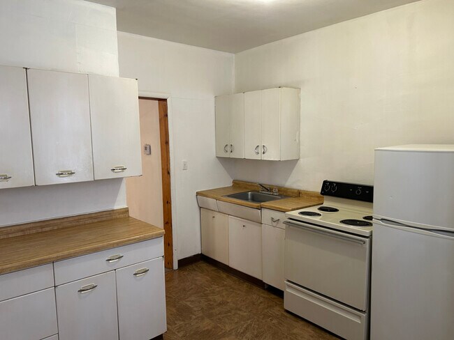 Building Photo - 1221 10th Ave N