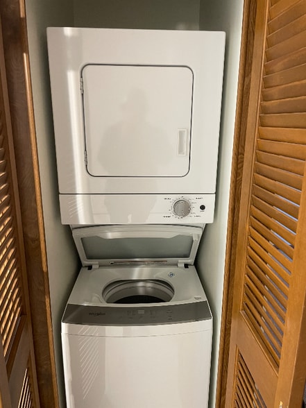 Building Photo - 909 Indian St