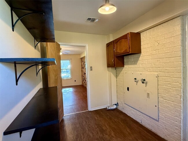 Building Photo - 1501 Stacey St