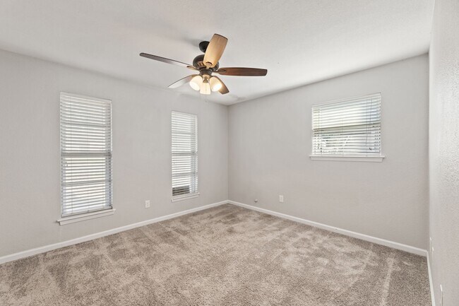 Building Photo - 8009 Northbrook Dr