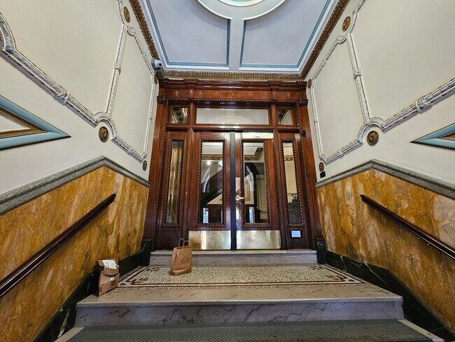 Building Photo - 8 Garrison St