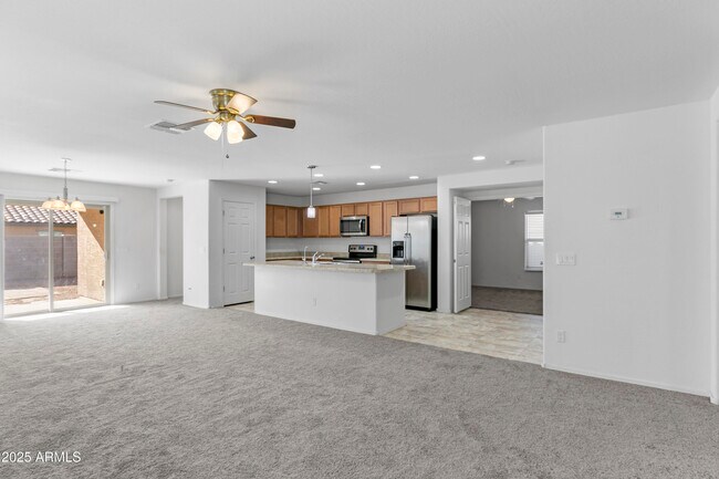 Building Photo - 40925 W Patricia Ln