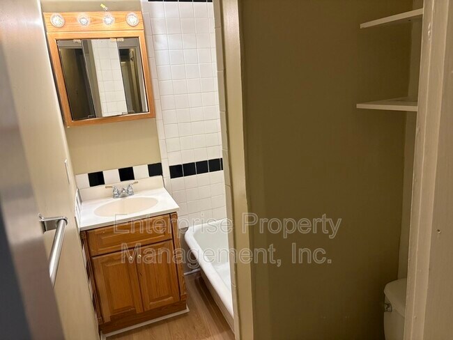 Building Photo - 2187 Court Ave