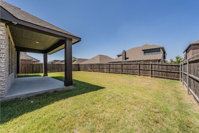 Building Photo - 504 Ridgewater Trail