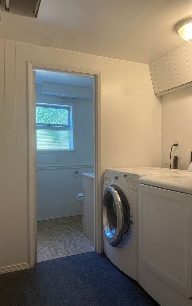 Building Photo - Updated 3-Bedroom Home with Deck & Garage in Mountlake Terrace!!!