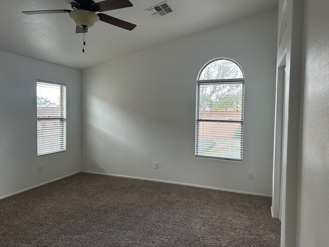 Building Photo - The Love Road House