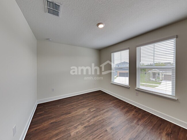 Building Photo - 1048 Walden Pond Dr