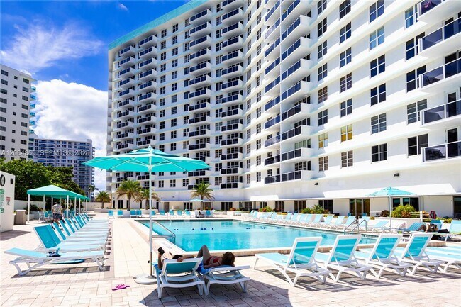 Building Photo - 3725 S Ocean Dr