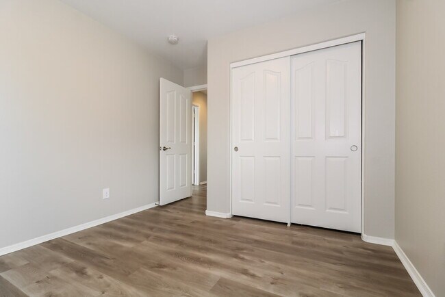 Building Photo - 18442 W Dawn Dr