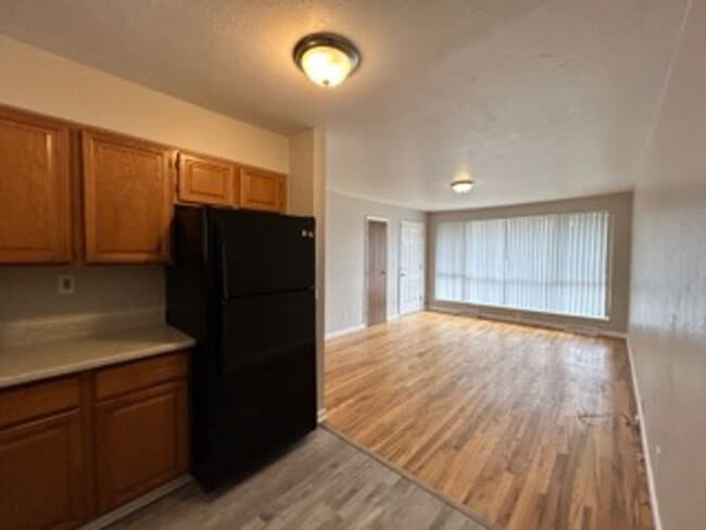 Building Photo - ** Move in Special** Spacious 3 bedroom, 1 bath Lakewood duplex with fenced in backyard available!