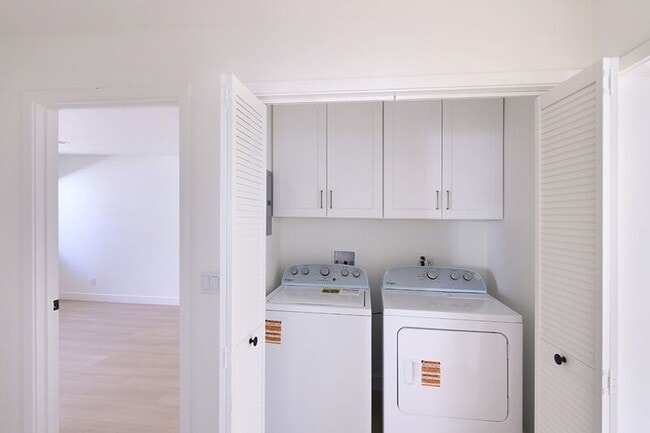 Building Photo - 621 W Glenoaks Blvd