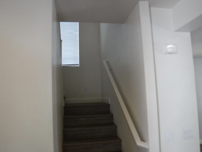 Building Photo - 2 STORY HOME IN GATED COMMUNITY