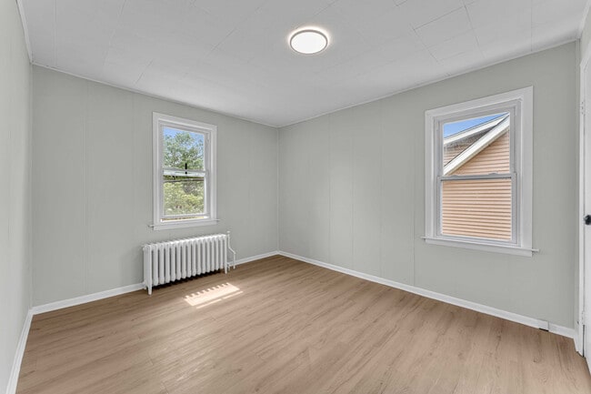 Building Photo - 647 N Delaware St
