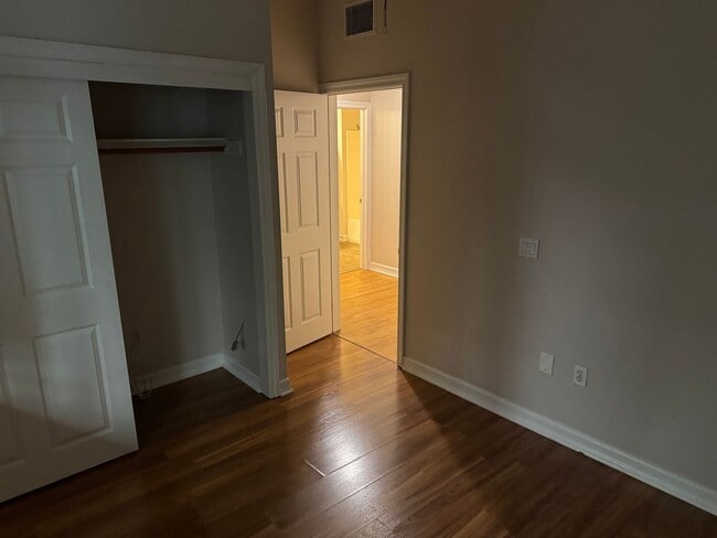 Building Photo - 3 Bedroom 2 Bathroom down town San Diego