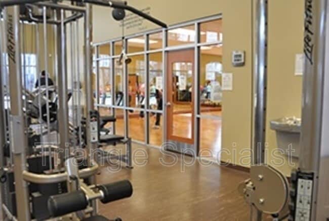 Building Photo - 100 Honeybee Trce