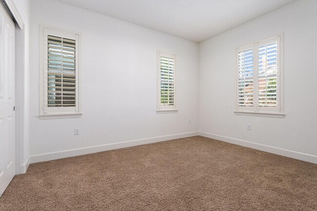 Building Photo - 4970 Trescott Ct