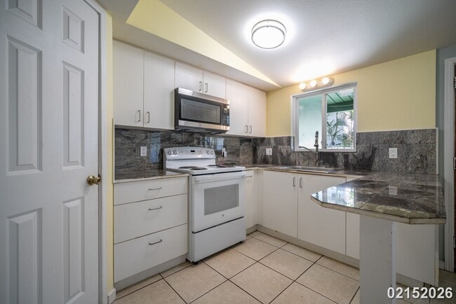 Building Photo - $3500 / 2 Bed / 1 Bath / 1 Parking IN WAIALUA