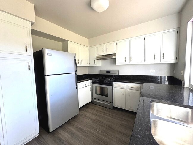 Building Photo - 1992 Holbrook Ln