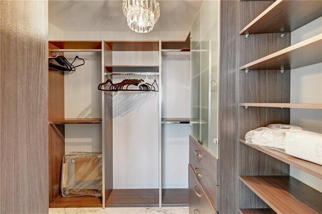 Building Photo - 2030 S Ocean Dr