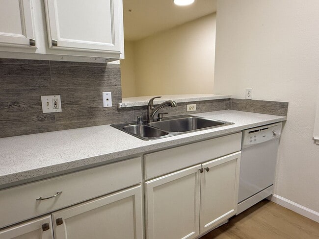 Building Photo - 2255 Showers Dr