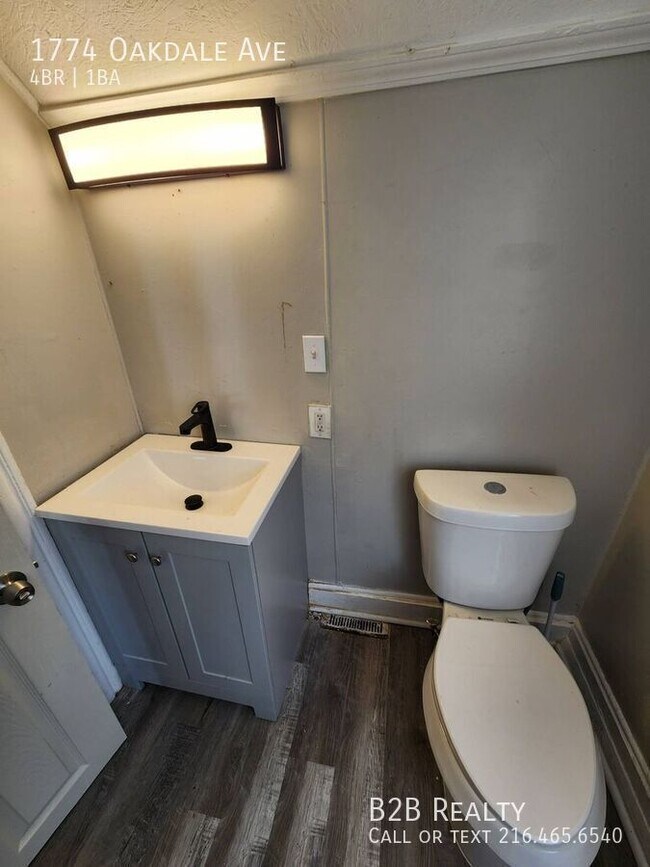 Building Photo - 1774 Oakdale Ave