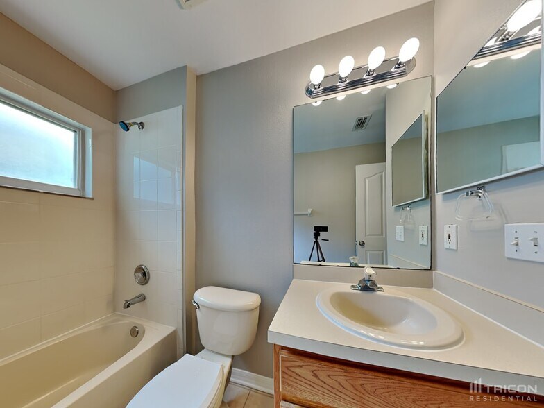Building Photo - 13461 Staghorn Rd
